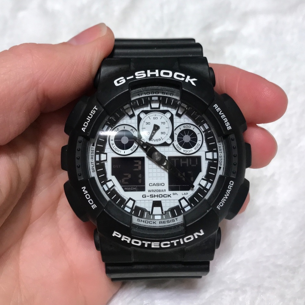 Men’s back and white g-shock watch